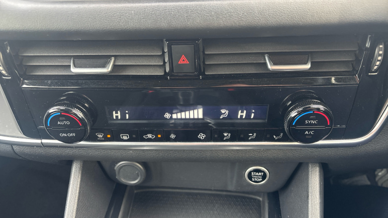 Nissan Qashqai 1.3 DiG-T MH Acenta Premium 5dr Petrol Hatchback